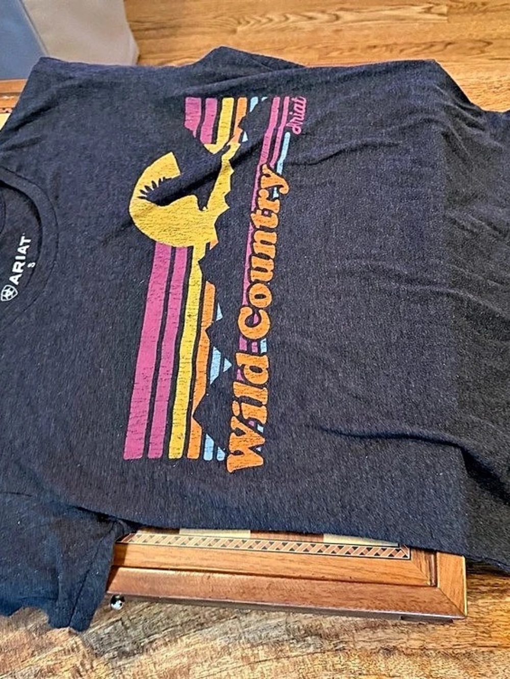 Ariat Wild Country Women’s S Graphic T Shirt Charcoal Western Whale Sunset